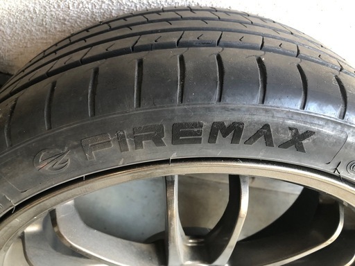 ブラウン色アルミ付き　205/40Z R17