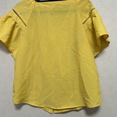 Ｔシャツ　ブラウス　トップス　黄色　イエロー　柄　透け感　涼しい　夏　春　半袖　服の画像