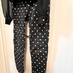 🤎オフショルトップスとハートジーンズの画像