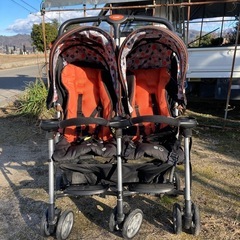 combi双子用ベビーカー横並び式