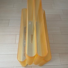 Kartell カルテル ポルタリビステ オレンジ | マガジンラックの画像