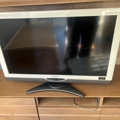 値段変更　AQUOS アクオス　テレビ　32インチ　普通につかえますの画像