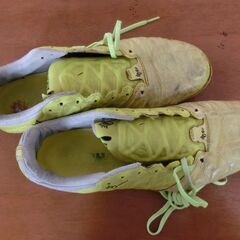 サッカースパイク　ATHLETA　２７．５ｃｍ