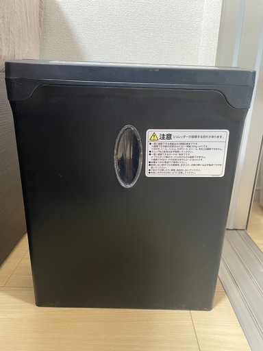 サンワダイレクト シュレッダー 家庭用 電動 クロスカット ホッチキス対応 A4 6枚細断 ブラック 400-PSD030