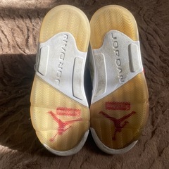 エアジョーダン5supremeコラボ　白28センチの画像