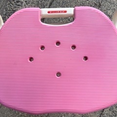 折りたたみ入浴チェア 介助、介護イス　高さ変動可能 ひんやりしない柔らかクッション 背もたれ･ひじ置き付きの画像