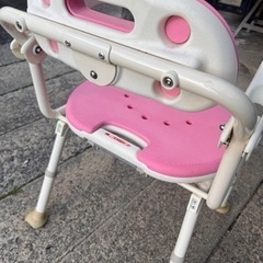 折りたたみ入浴チェア 介助、介護イス　高さ変動可能 ひんやりしない柔らかクッション 背もたれ･ひじ置き付きの画像