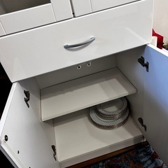 食器棚の画像