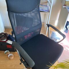 【無料】仕事用椅子（キャスター付き）