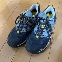 デカトロン　アウトドアシューズ　23.5cm 