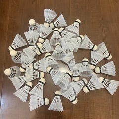 バトミントンのシャトル
