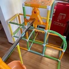室内ジャングルジム・すべり台・ブランコ