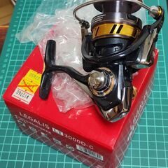 [新品同様]ダイワ 18 レガリス LT3000D-C 釣り・リール の画像