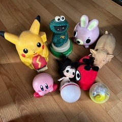 ピカチュウ時計とエルモライト等おもちゃ達
