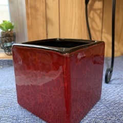 値下げ❗️★陶器の鉢入れに造花で飾った物です★の画像