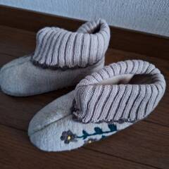 新品　冬用刺繍入り室内スリッパの画像