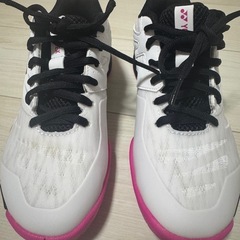 【美品】バドミントンシューズの画像