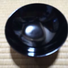 シックな黒色盃の画像