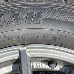 使用2,000km以下！国産スタッドレスタイヤ ホイール4本セット！215/60 16インチの画像