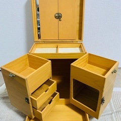 日系三面鏡の桐木化妝箱の画像