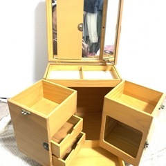 日系三面鏡の桐木化妝箱の画像