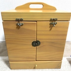 日系三面鏡の桐木化妝箱の画像