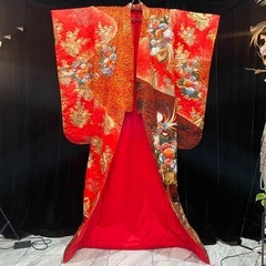 豪華な紅の色打掛 正絹 金彩 刺繍 鳳凰 花嫁衣装 婚礼 和装結婚式 花魁 成人式
の画像