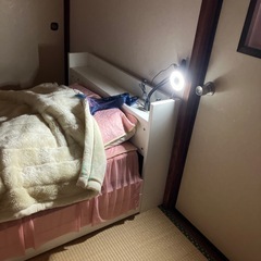 ベッド、机の上に挟むLEDライト(小)の画像