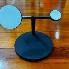 ベルキン  3-in-1  ワイヤレス充電スタンド  の画像
