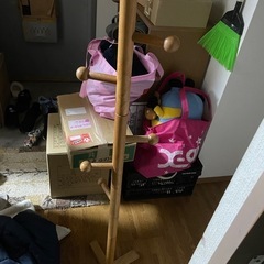 子供の洋服かけの画像