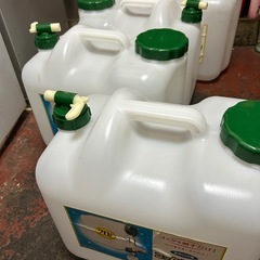 コック水タンク4つ
