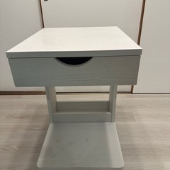 シンプルな化粧台