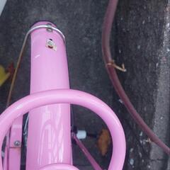 ピンクの自転車の画像