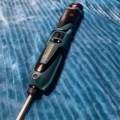 マキタ　　ステック型インパクト　本体＋バッテリー1個の画像