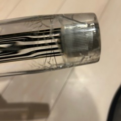トラックシフトノブと網戸1枚の画像