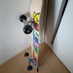 カラフルスケートボード MHロゴ+プロテクター付きの画像