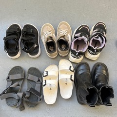 定価1万5000円以上分‼️vansなど子供靴まとめて‼️1足で...
