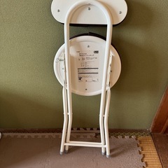 折りたたみ椅子の画像