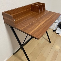 机 リモートワーク 学習用の画像
