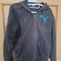 プーマパーカー