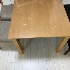 ダイニングセット　テーブルは伸長式で135センチから180センチ...