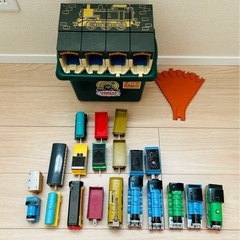 プラレール　トーマスセット　ゴードン　ディーゼル　レベッカ　機関庫の画像