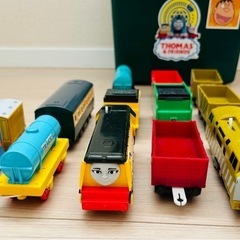 プラレール　トーマスセット　ゴードン　ディーゼル　レベッカ　機関庫の画像