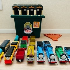 プラレール　トーマスセット　ゴードン　ディーゼル　レベッカ　機関庫の画像