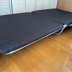 折りたたみベッドの画像