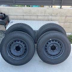 【引取者決定】ハイエース 200系　スタッドレスタイヤ