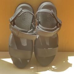 【譲渡者決定】ワイドパンツ・サンダル・スニーカーソックスセットの画像