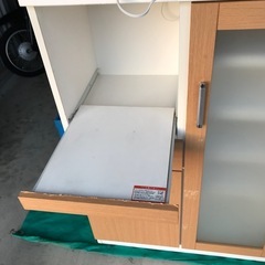 食器棚の画像