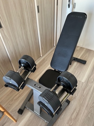 ダンベル、ダンベルスタンド、ベンチ、ダンベルマットのセット