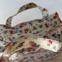Cath Kidston 花柄ハンドバッグ 中型の画像